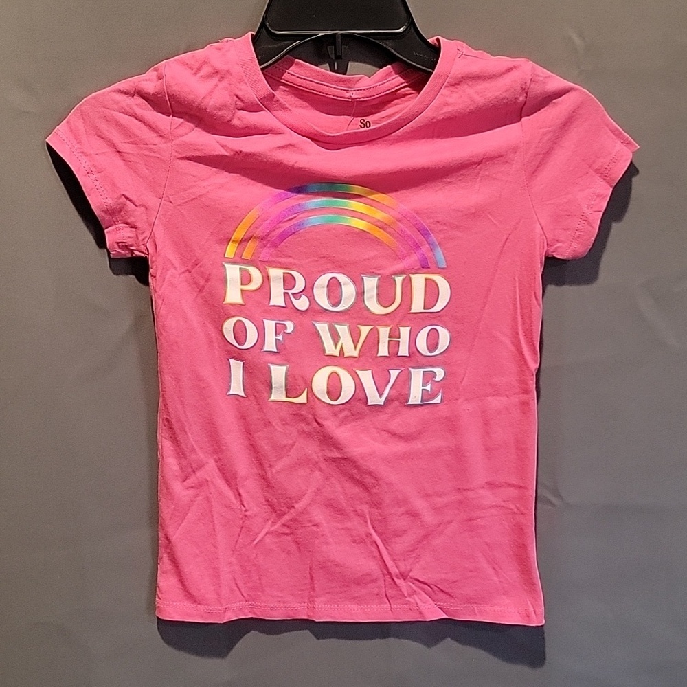 (J14) So graphic tee girls size Medium